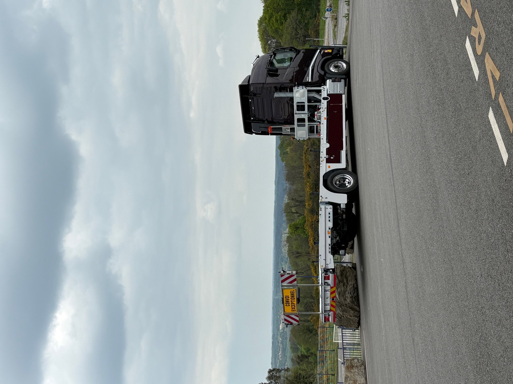 Camion carrossé par Le Rouic, sortie d'atelier