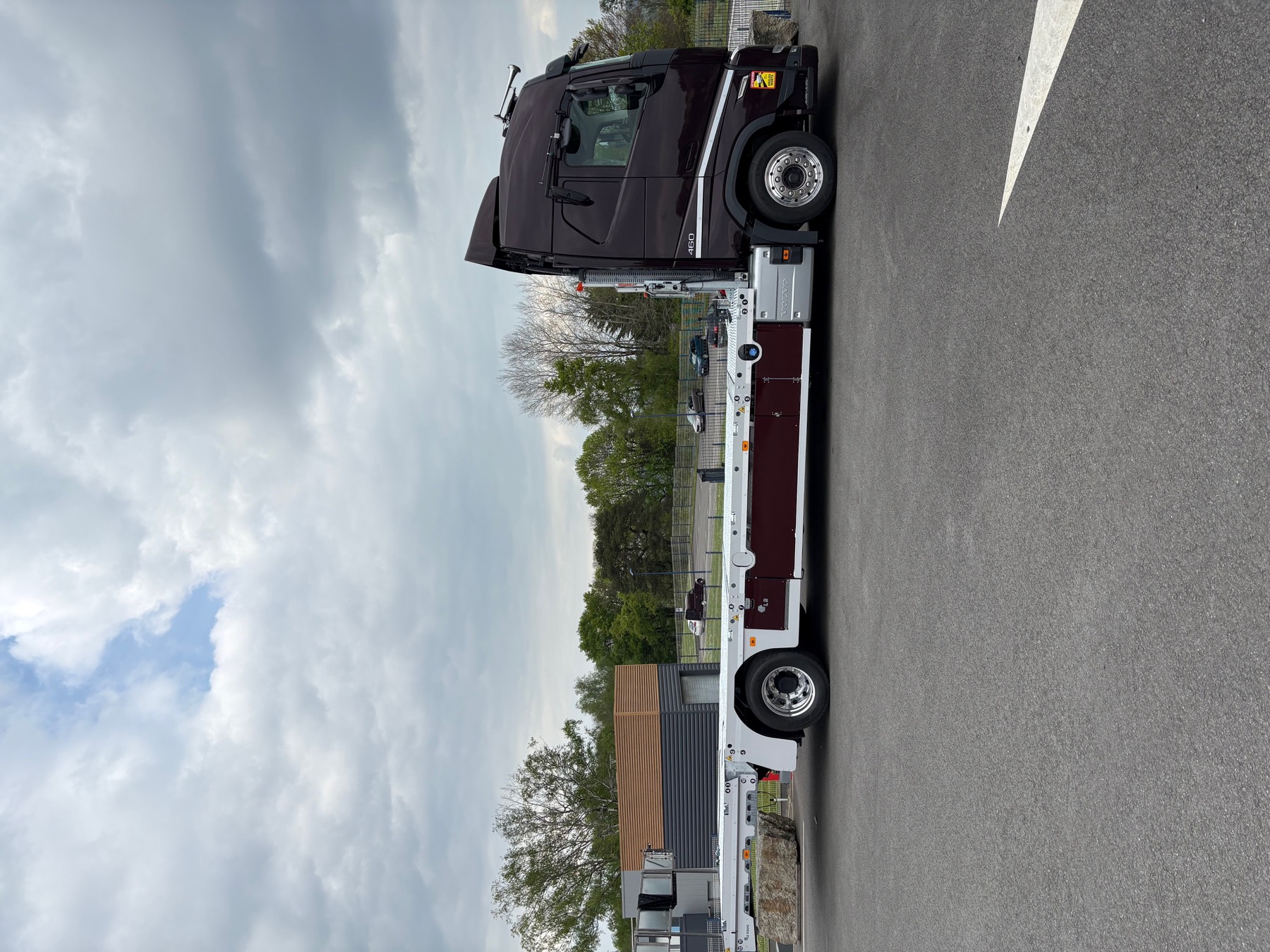 Camion carrossé terminé, prêt à la livraison