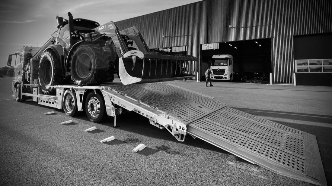 OLIFANT, plateau porte-engin agricole construit par Le Rouic